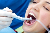 Čo robiť, ak sa vám odlomí zo zubu?