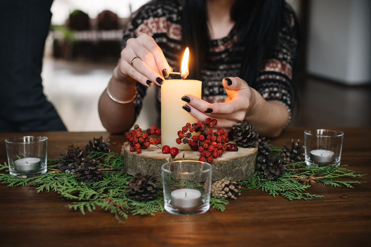 freepik_w_lighting_candle