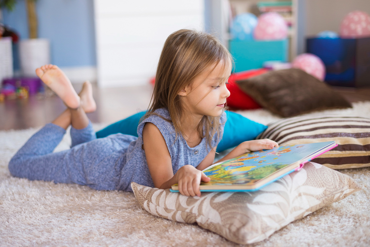 freepik_girl_book25