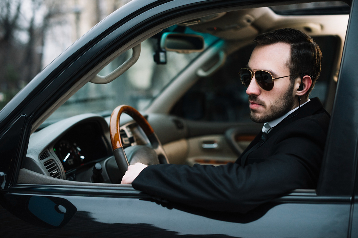 freepik_luxury_driver
