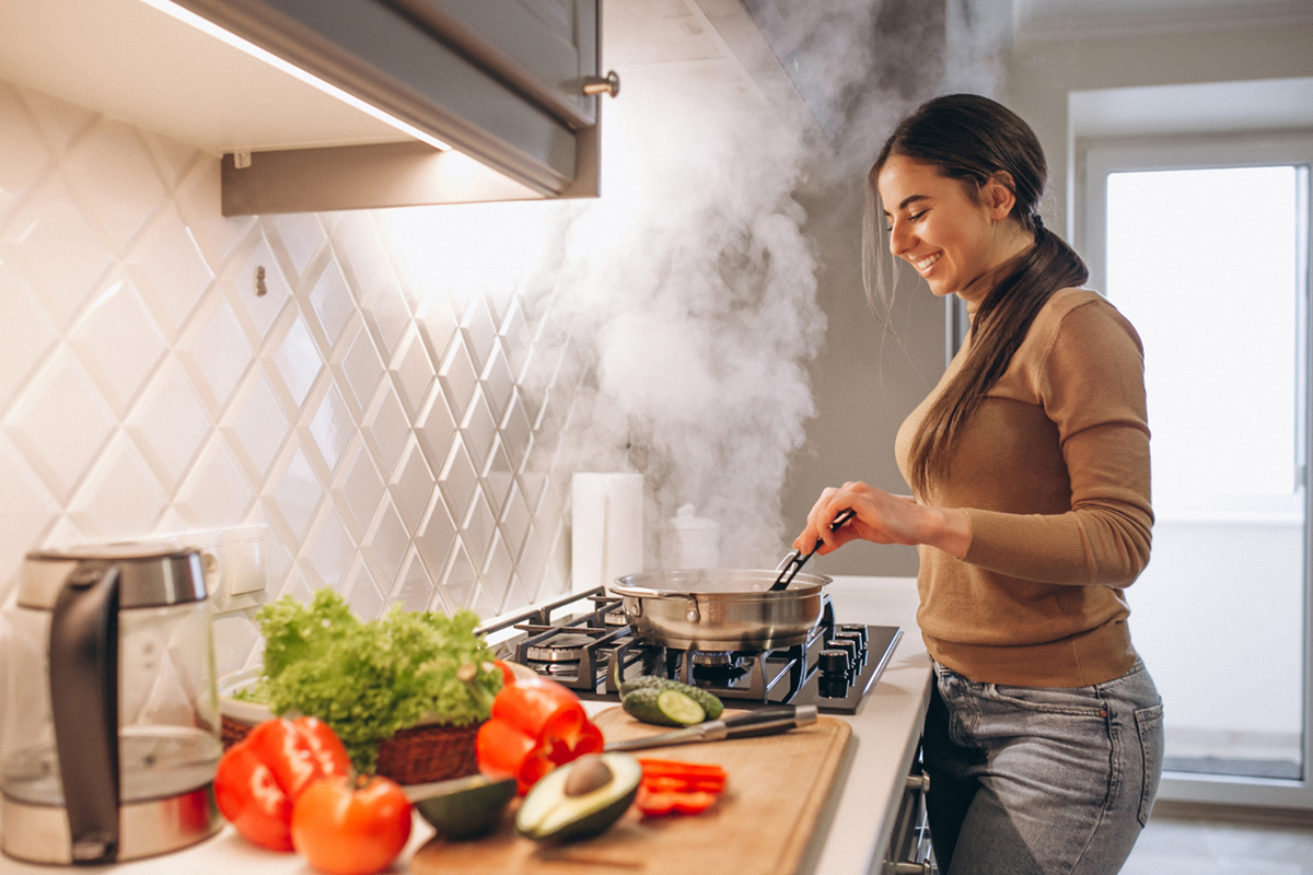 freepik_woman_cooking_kitchen