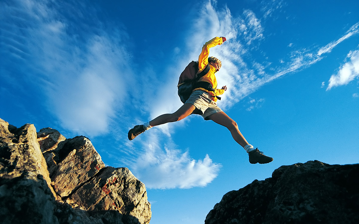 jumping_tourist_1200x750