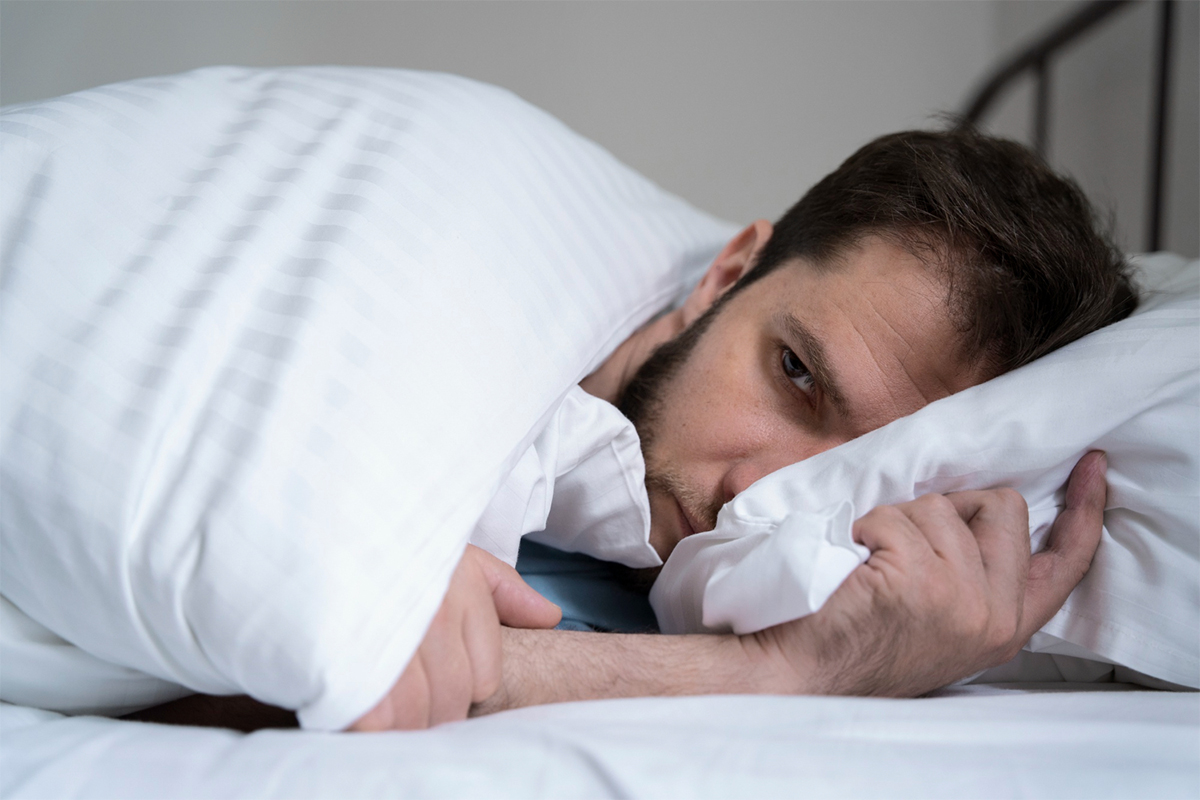 magnific_man_in_bed