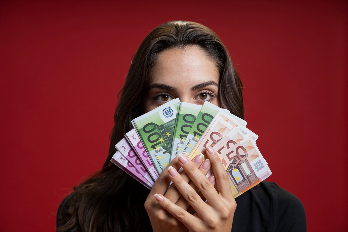 magnific_woman_money26