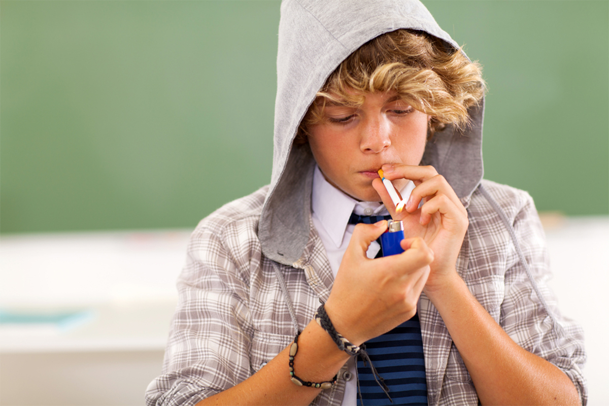 shutterstock_teenager_smoking_23