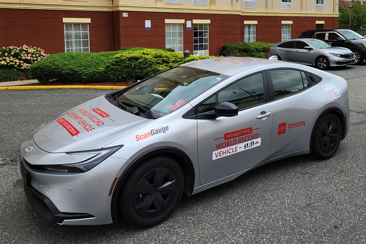 2_toyota_prius_guiness_w_record_24