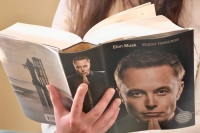 Elon Musk. Pútavý životopis o kontroverznom podnikateľovi
