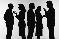 Mocní medzi nami: hrdinovia, lídri alebo manipulátori?