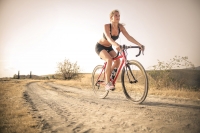 Beh alebo bicyklovanie? Čo je lepšie na chudnutie a pre zdravie?