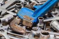 5 absurdných opráv, s ktorými prišli vodiči do autoservisu