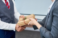 Aké darčeky pre obchodných partnerov môžete mať vďaka termolisu?