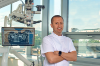 Máte zubný implantát a stane sa vám úraz na dovolenke?
