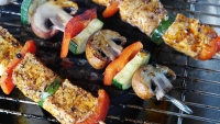 Hľadáte inšpiráciu na grilovanie? Vyskúšajte recepty od MasterChefa Romana Kotlářa!